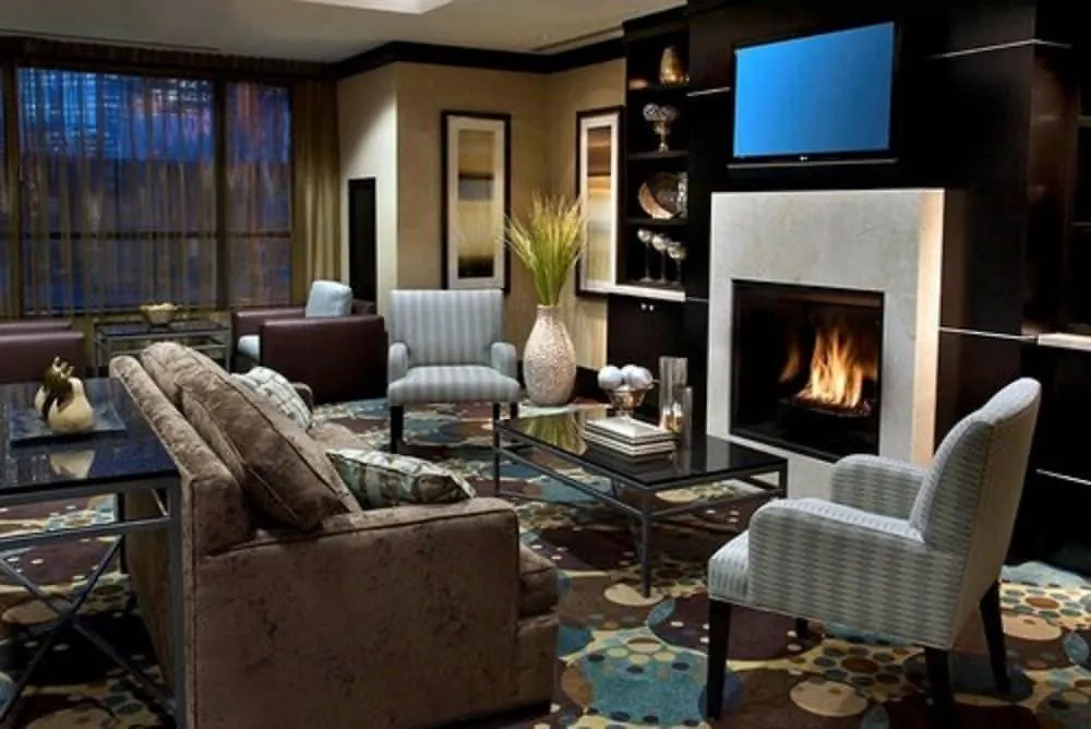 Revery Toronto Downtown, Curio Collection By Hilton Hotel