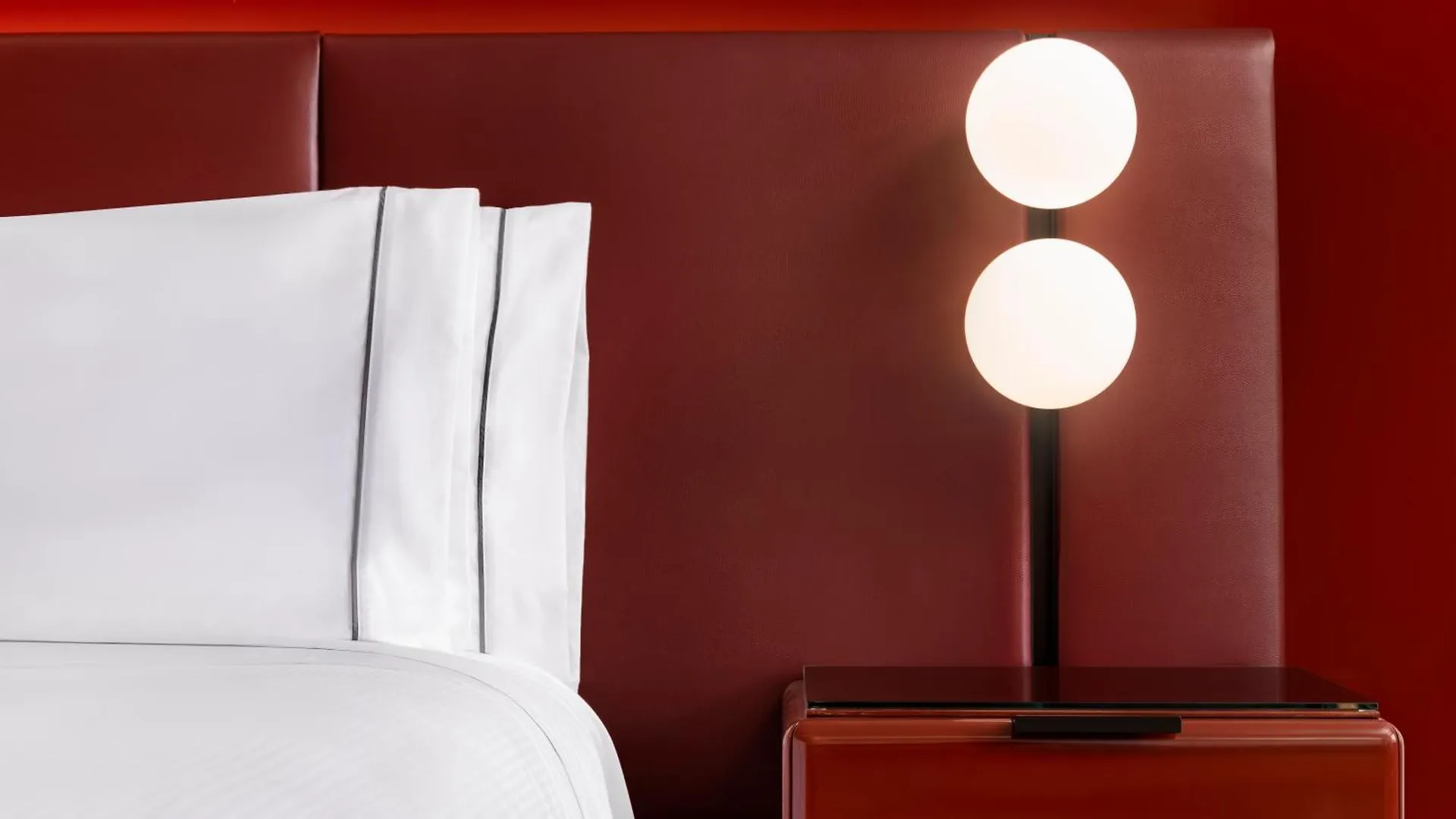 Revery Toronto Downtown, Curio Collection By Hilton Hotel