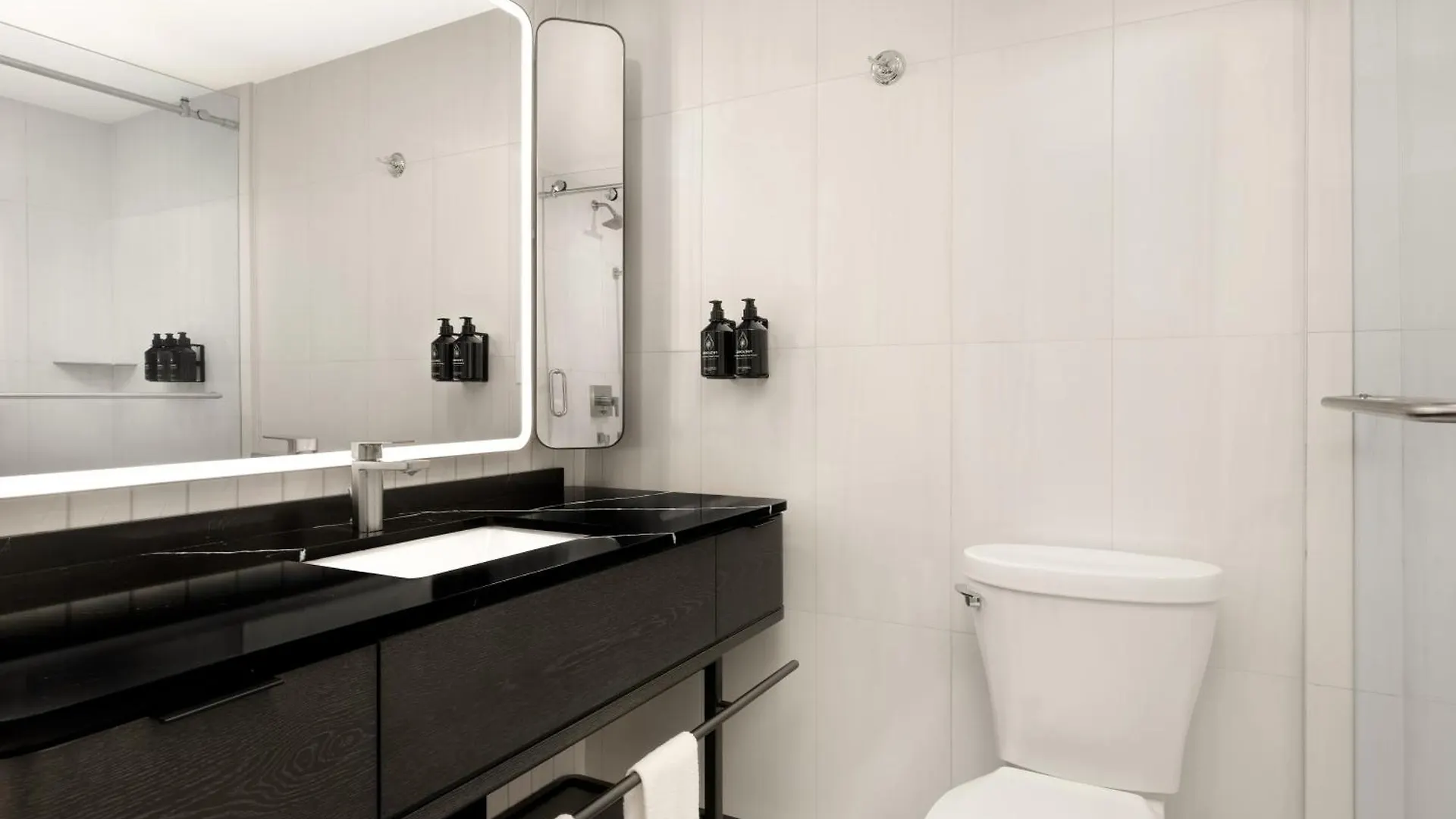 Revery Toronto Downtown, Curio Collection By Hilton