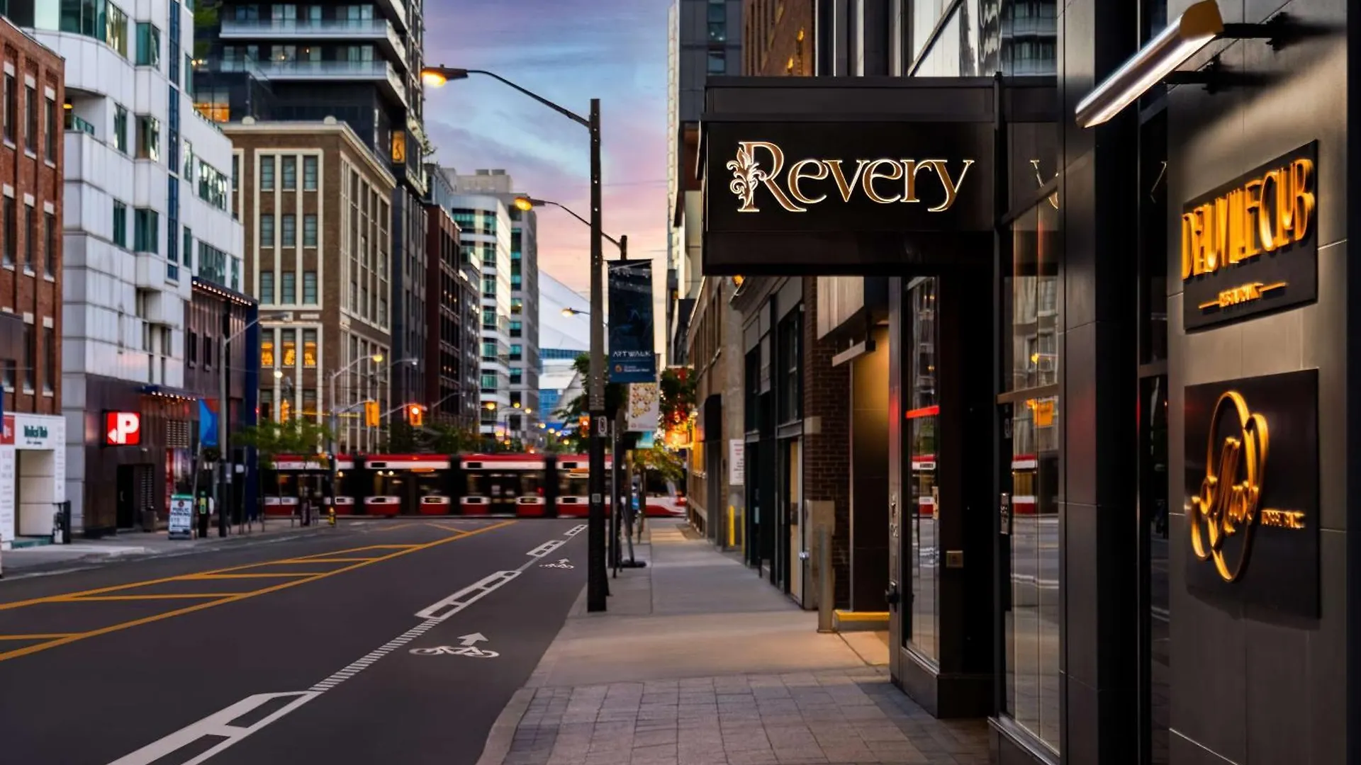 Revery Toronto Downtown, Curio Collection By Hilton 4*,