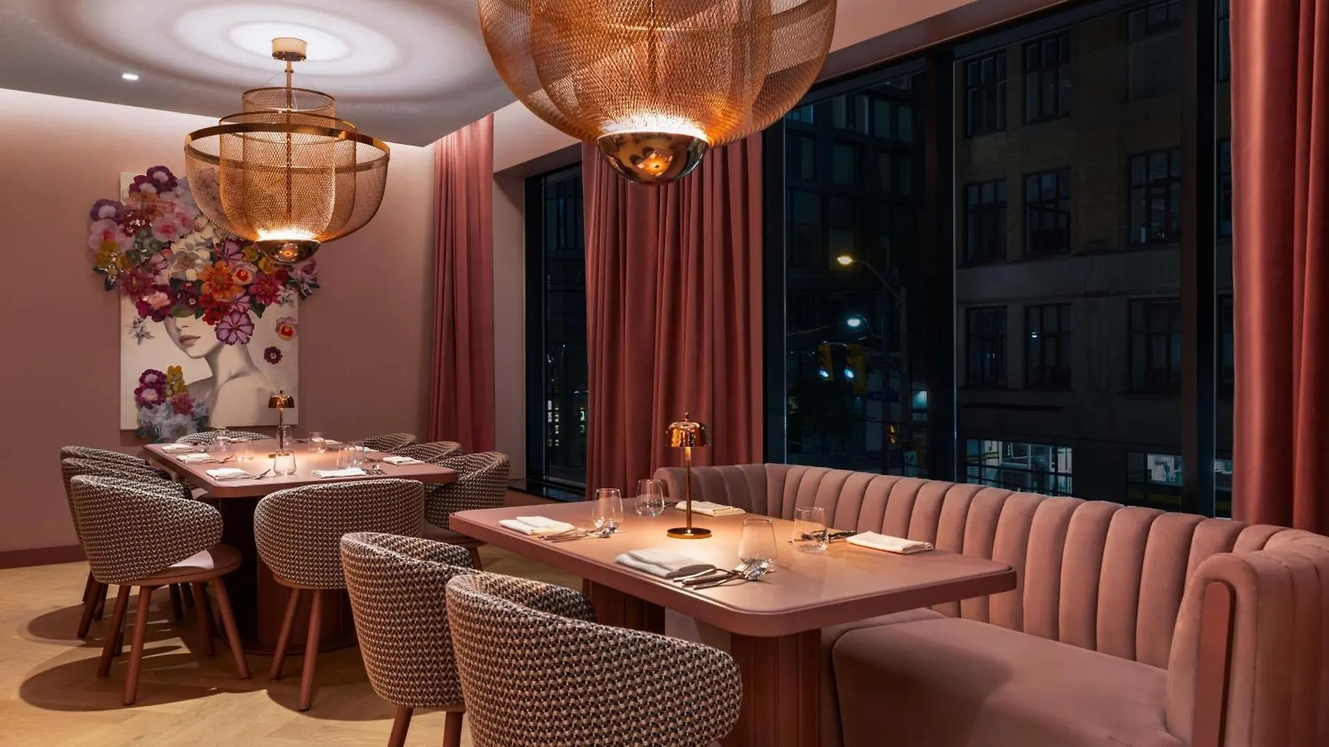 Revery Toronto Downtown, Curio Collection By Hilton Canada