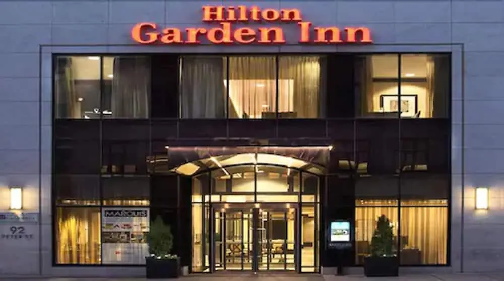Revery Toronto Downtown, Curio Collection By Hilton Canada
