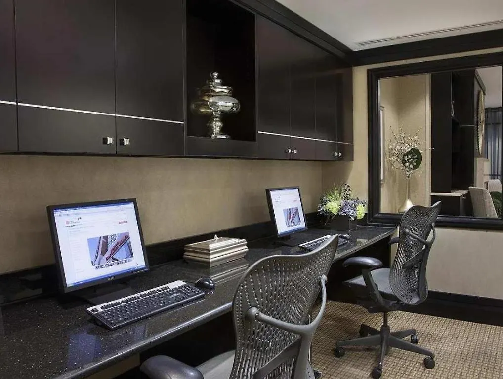 Hotel Revery Toronto Downtown, Curio Collection By Hilton