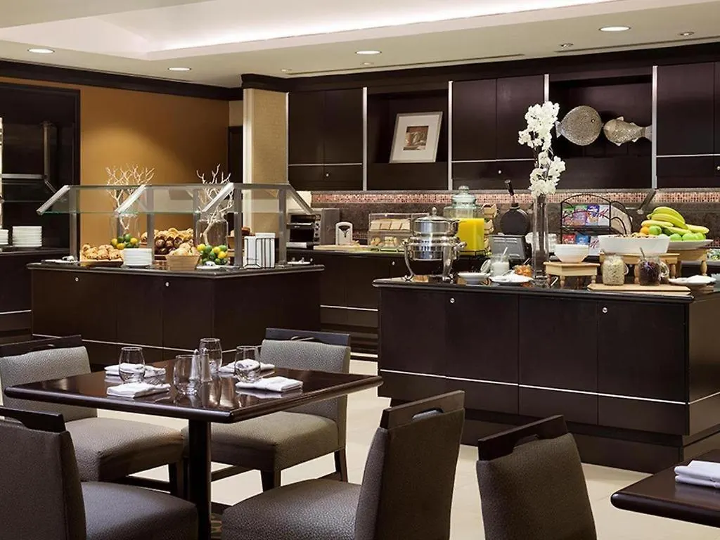 **** Hotel Revery Toronto Downtown, Curio Collection By Hilton Canada
