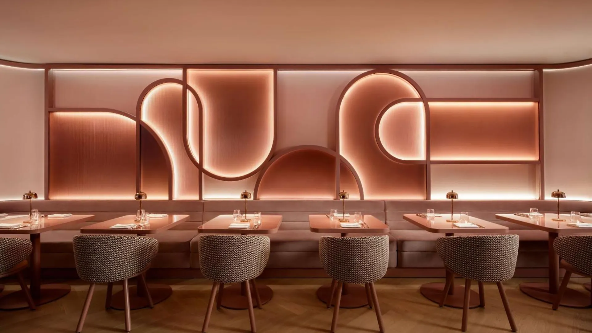 Revery Toronto Downtown, Curio Collection By Hilton