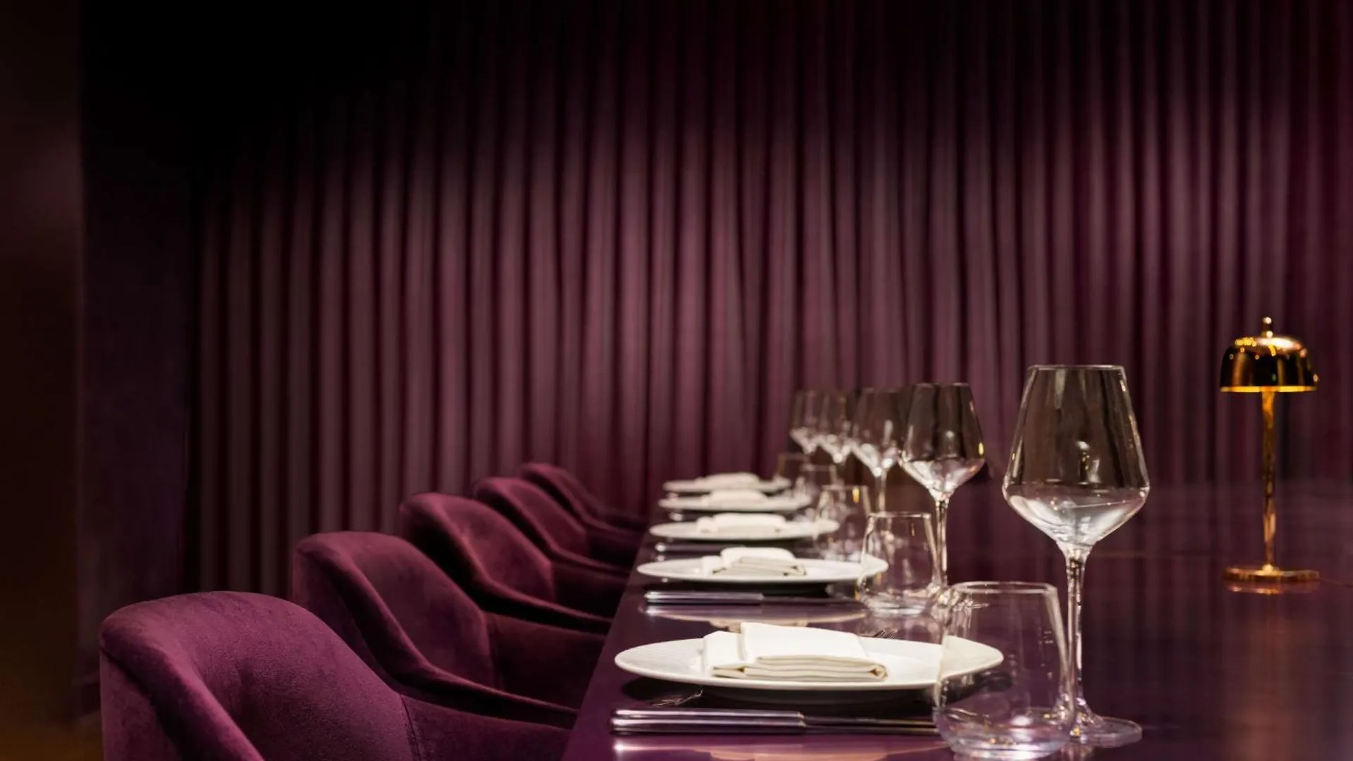 Revery Toronto Downtown, Curio Collection By Hilton