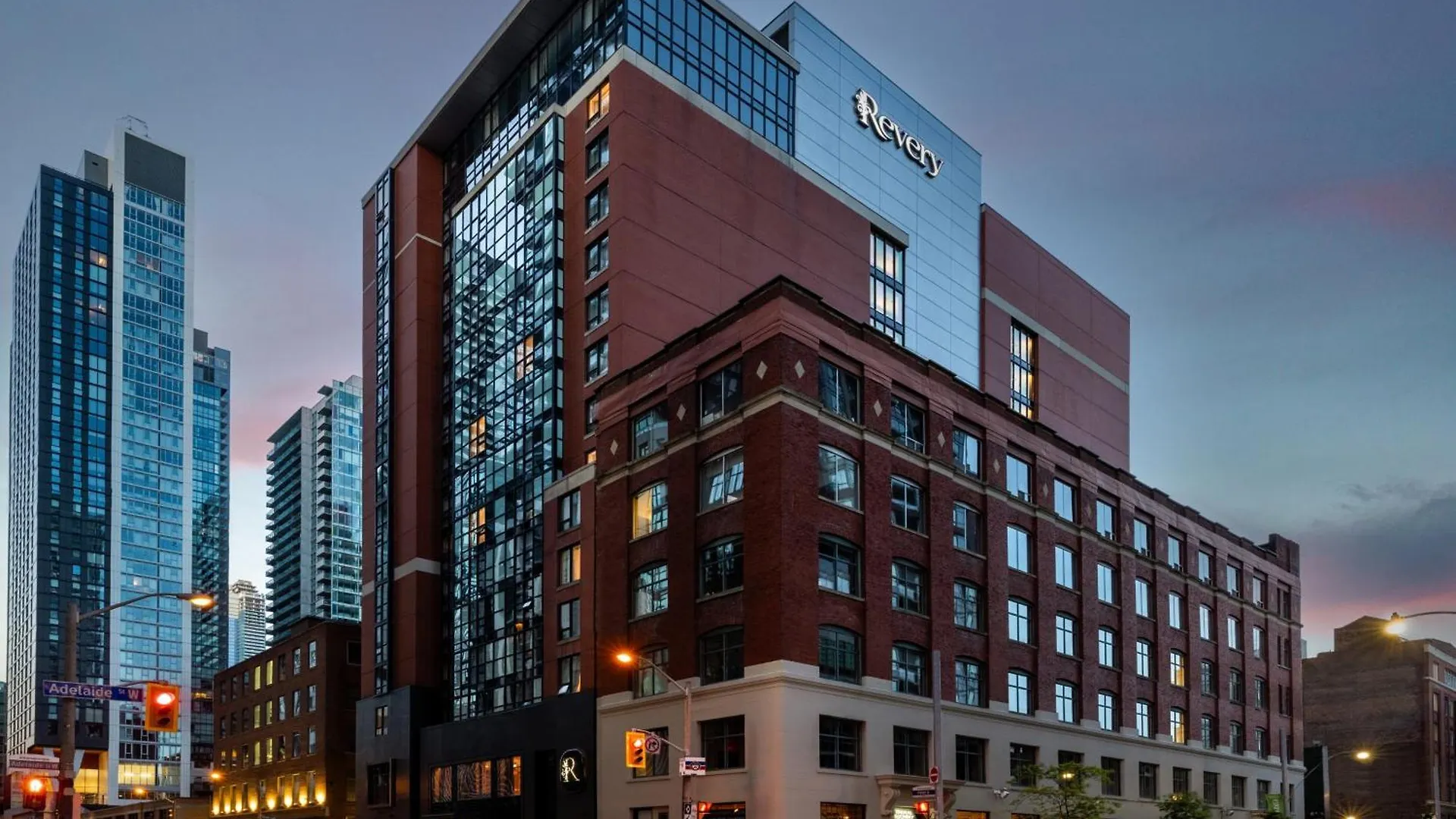 Revery Toronto Downtown, Curio Collection By Hilton Canada