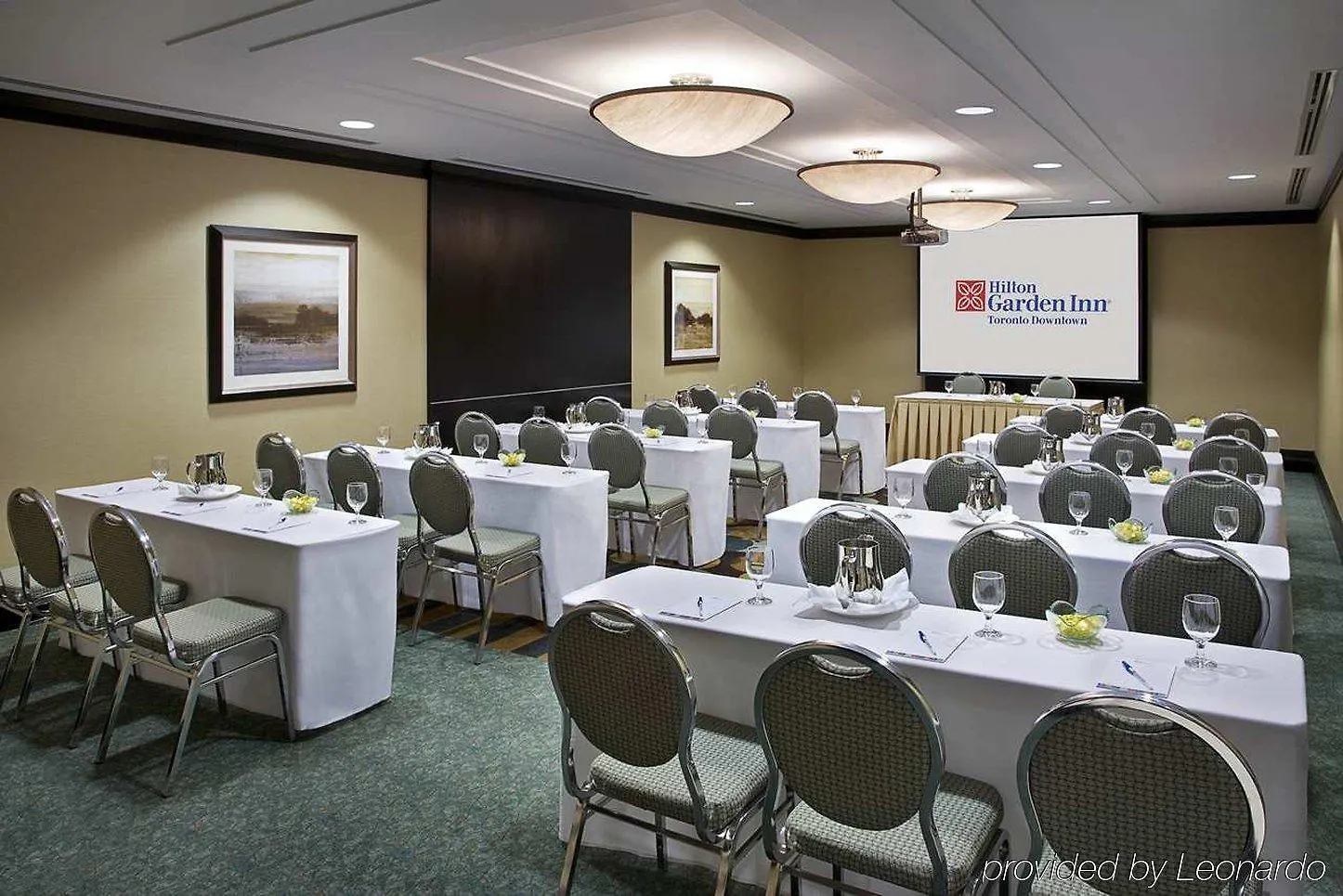 **** Hotel Revery Toronto Downtown, Curio Collection By Hilton Canada