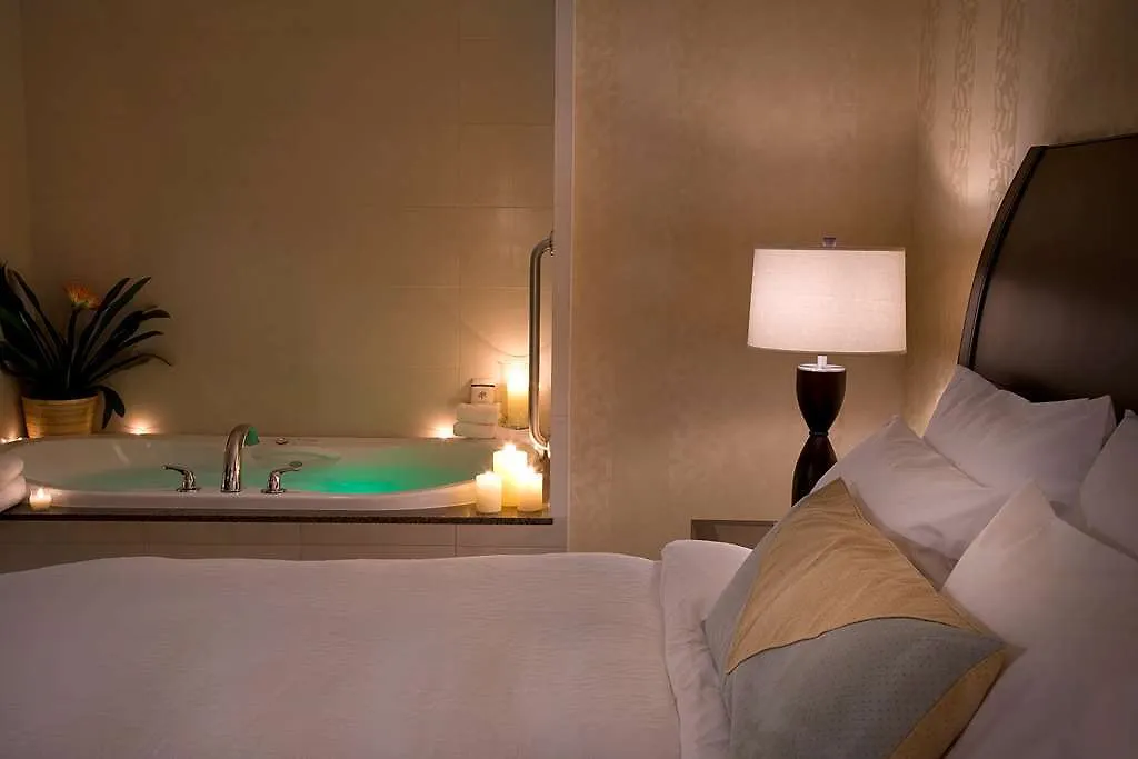 Revery Toronto Downtown, Curio Collection By Hilton Hotel